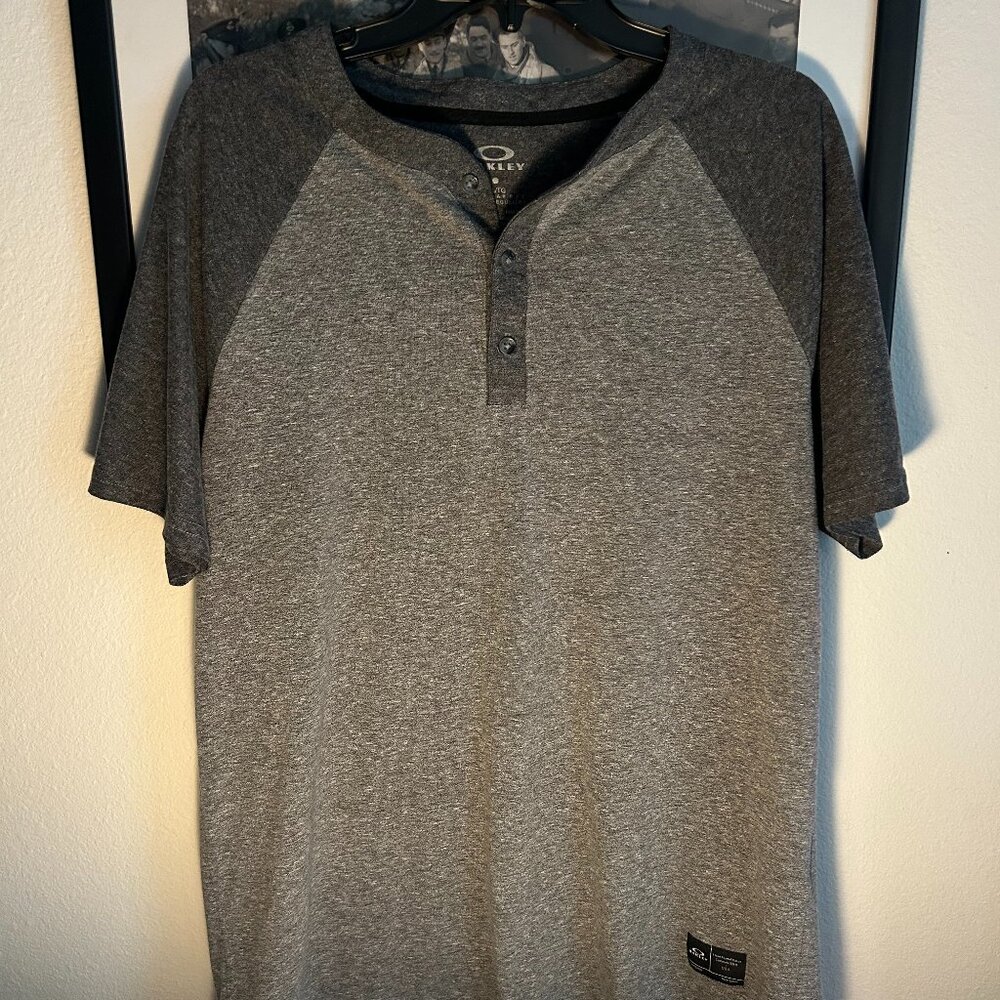 Oakley Regular Fit Button tee